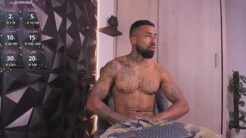 Snapshot of ostin_danielss chatting on 10.12.25 Ostin Daniels online show from 10.12.25