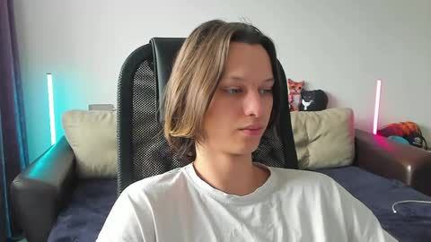 Snapshot of ostin_meoww chatting on 05.17.26 Ostin online show from 05.17.26
