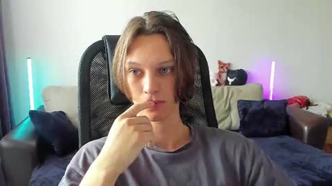 Snapshot of ostin_meoww chatting on 06.18.26 Ostin online show from 06.18.26