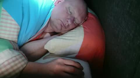 Snapshot of oudzktjong chatting on 01.04.25 kars online show from 01.04.25