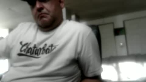 Snapshot of ouiostie chatting on 12.04.25 Vraiment la online show from 12.04.25