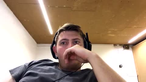 Snapshot of outflayd chatting on 11.04.25 outflayd online show from 11.04.25