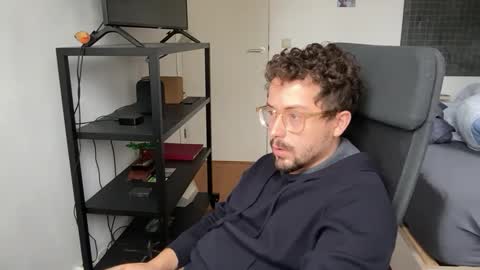 Snapshot of ovidius96 chatting on 09.18.25 ovidius96 online show from 09.18.25