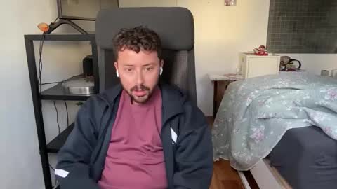 Snapshot of ovidius96 chatting on 11.01.25 ovidius96 online show from 11.01.25