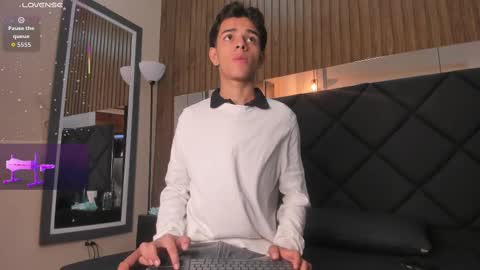 Snapshot of owen__johnson chatting on 09.20.25 Owen Johnson online show from 09.20.25