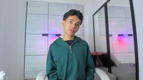 Snapshot of owen__johnson chatting on 10.12.25 Owen Johnson online show from 10.12.25