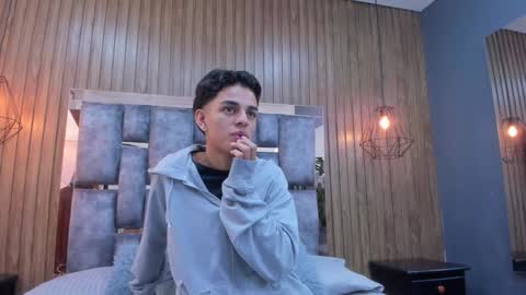 Snapshot of owen__johnson chatting on 12.15.25 Owen Johnson online show from 12.15.25