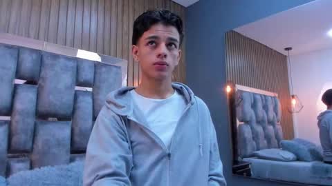 Snapshot of owen__johnson chatting on 12.18.25 Owen Johnson online show from 12.18.25