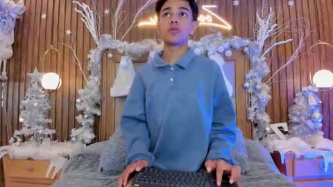 Snapshot of owen__johnson chatting on 12.21.25 Owen Johnson online show from 12.21.25