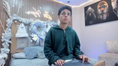 Snapshot of owen__johnson chatting on 12.22.25 Owen Johnson online show from 12.22.25