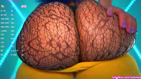 Snapshot of oxlemon chatting on 02.17.25 oxlemon online show from 02.17.25