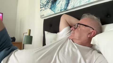 Snapshot of ozhairybearxxxx chatting on 12.02.24 ozhairybearxxxx online show from 12.02.24