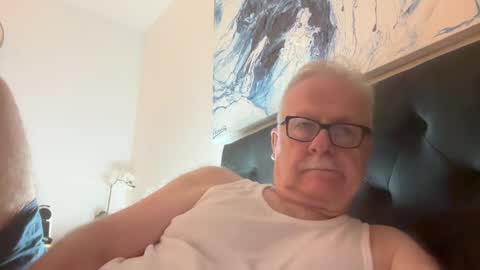 Snapshot of ozhairybearxxxx chatting on 12.17.24 ozhairybearxxxx online show from 12.17.24