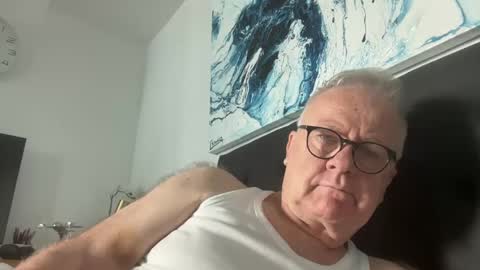 Snapshot of ozhairybearxxxx chatting on 12.26.24 ozhairybearxxxx online show from 12.26.24