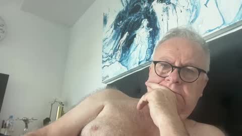 Snapshot of ozhairybearxxxx chatting on 01.05.25 ozhairybearxxxx online show from 01.05.25