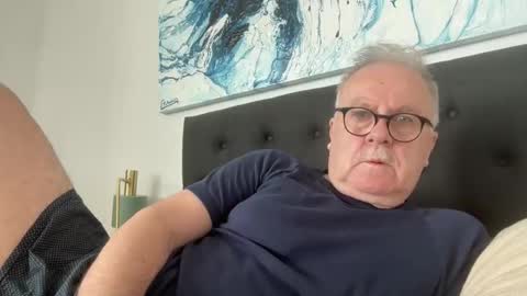 Snapshot of ozhairybearxxxx chatting on 02.15.26 ozhairybearxxxx online show from 02.15.26