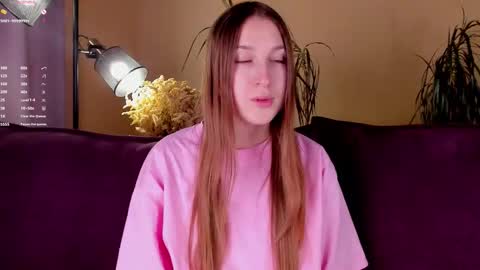 Snapshot of oziecarmona chatting on 10.17.25 Caroline or just Lina online show from 10.17.25