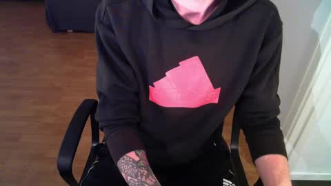 Snapshot of ozthy chatting on 05.15.26 Kosmo online show from 05.15.26