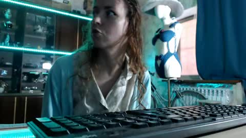Ella online show from 04.25.26