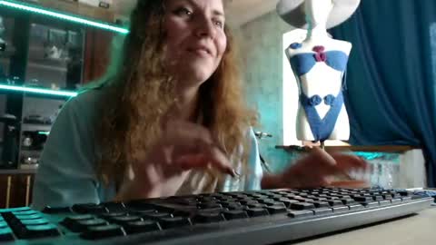 Ella online show from 04.25.26