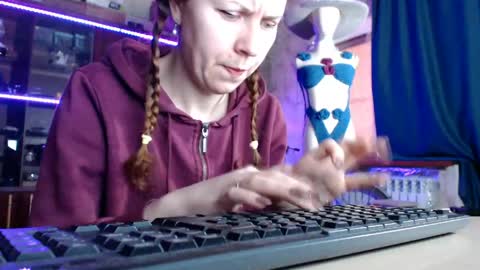 Ella online show from 04.26.26
