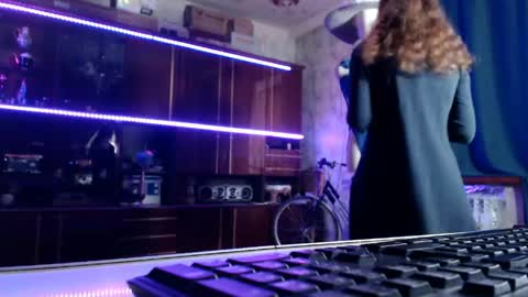 Ella online show from 04.27.26