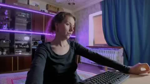 Ella online show from 08.02.26