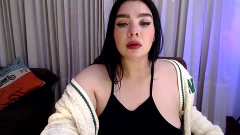 Snapshot of page_girl chatting on 11.05.25 Page 3 online show from 11.05.25