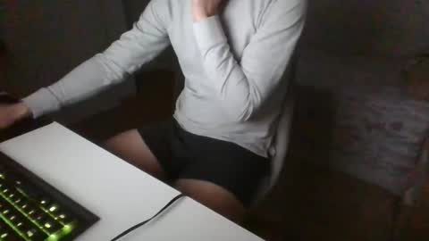 Snapshot of pajaritosenelaire chatting on 04.02.26 pajaritosenelaire online show from 04.02.26