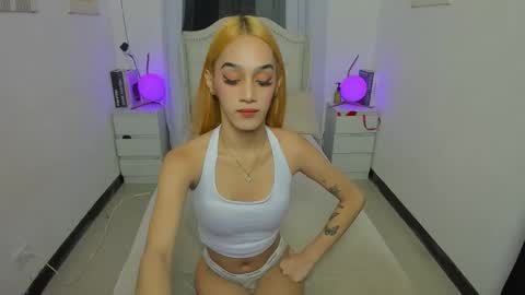 tiny girl wth big one online show from 11.08.25