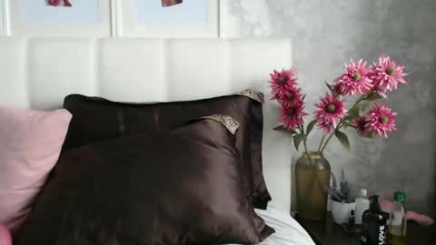 Snapshot of pamella_007 chatting on 12.22.25 Pamella online show from 12.22.25