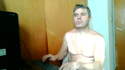 Snapshot of panchomadrid chatting on 06.16.26 Pancho Madrid online show from 06.16.26