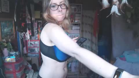 Snapshot of pandora_allsorts chatting on 11.17.25 pandora-allsorts online show from 11.17.25