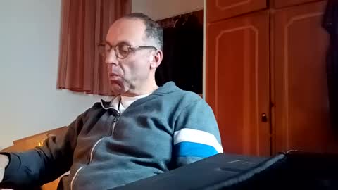 Snapshot of pansak1973 chatting on 02.15.25 pansak1973 online show from 02.15.25