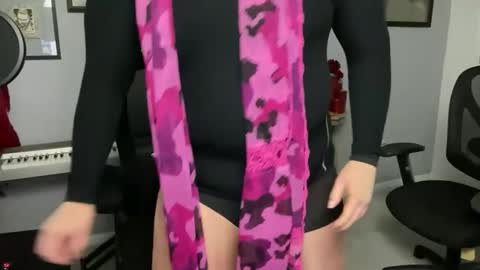 Snapshot of pantyhosedking chatting on 12.01.25 PantyhoseKing online show from 12.01.25