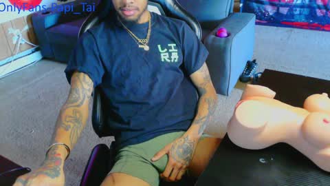 Snapshot of papi_tai chatting on 12.14.24 Papi Tai online show from 12.14.24