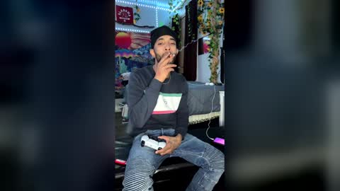 Snapshot of papian0 chatting on 12.19.25 papian0 online show from 12.19.25