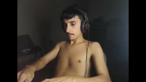 Snapshot of papito20cm chatting on 01.28.25 Lau online show from 01.28.25