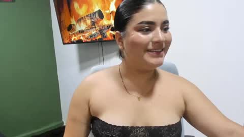 Snapshot of pareja_curiosa19 chatting on 05.18.26 pareja_curiosa19 online show from 05.18.26