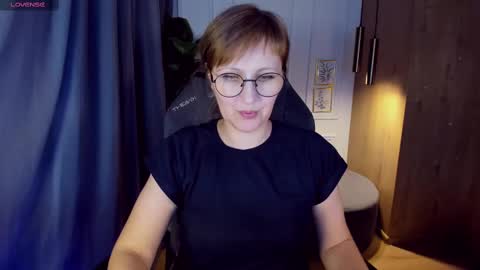 Snapshot of paris_cherry chatting on 02.22.25 Paris online show from 02.22.25