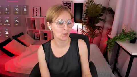 Snapshot of paris_cherry chatting on 03.01.26 Paris online show from 03.01.26