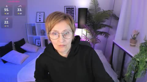 Snapshot of paris_cherry chatting on 03.22.26 Paris online show from 03.22.26