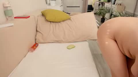 Snapshot of paris_hilt_on chatting on 10.19.25 Sasha online show from 10.19.25