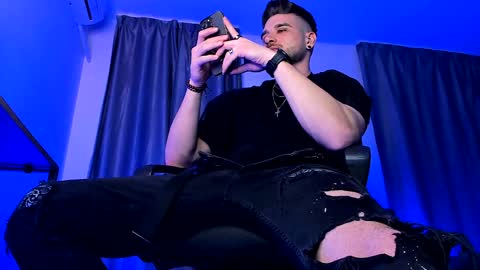 Paris online show from 01.18.25