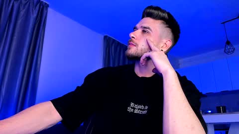 Paris online show from 01.21.25