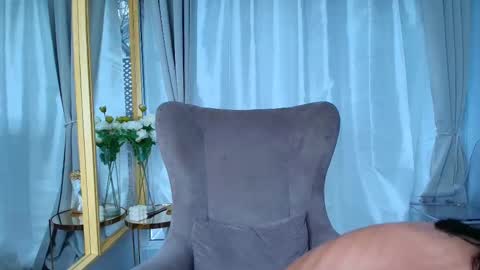 Snapshot of paris_x_hilton chatting on 03.12.26 Paris online show from 03.12.26