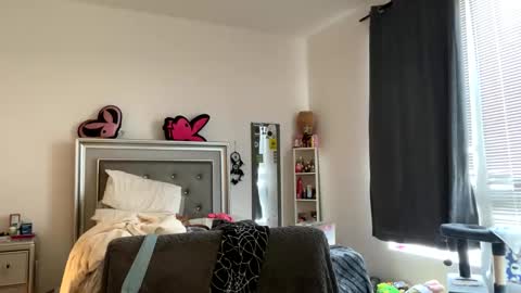 Snapshot of parisbaby2000 chatting on 01.23.25 parisbaby2000 online show from 01.23.25