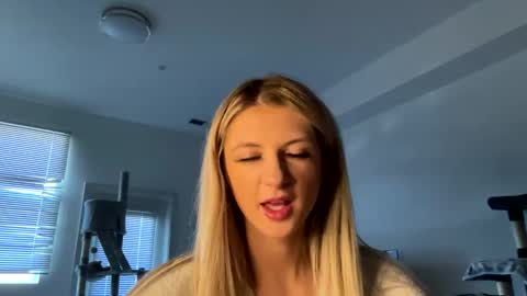 Snapshot of parisbaby2000 chatting on 03.03.25 parisbaby2000 online show from 03.03.25