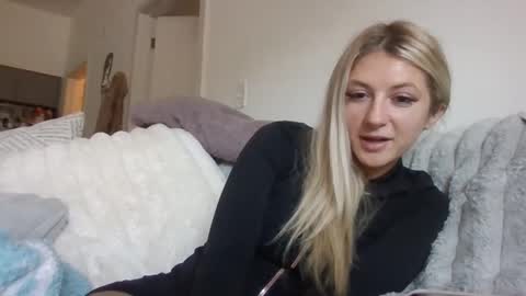 Snapshot of parisbaby2000 chatting on 09.12.25 parisbaby2000 online show from 09.12.25