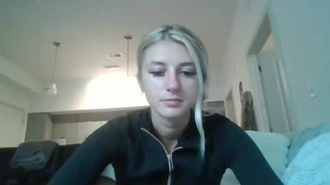 Snapshot of parisbaby2000 chatting on 09.25.25 parisbaby2000 online show from 09.25.25